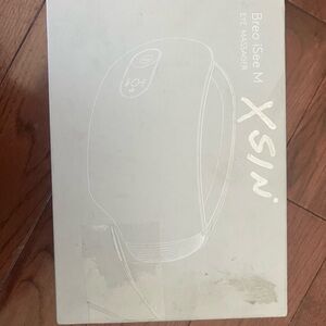 Breo iSee M Eye Massager - White NIB